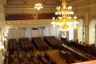Mandát z cizí kandidátky, ambice přepisovat stát - Médium.cz